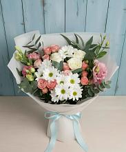 Букет цветов из:  Розы, Лизиантусы и Хризантемы в Полурядинки