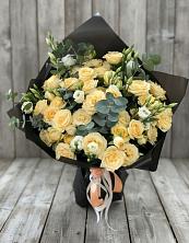 Букет цветов из:  Розы и Лизиантусы в Полурядинки