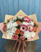 Букет цветов из:  Розы, Герберы и Хризантемы в Полурядинки