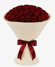Букет 101 Бордовая роза Блэк Бакарра в Полурядинки