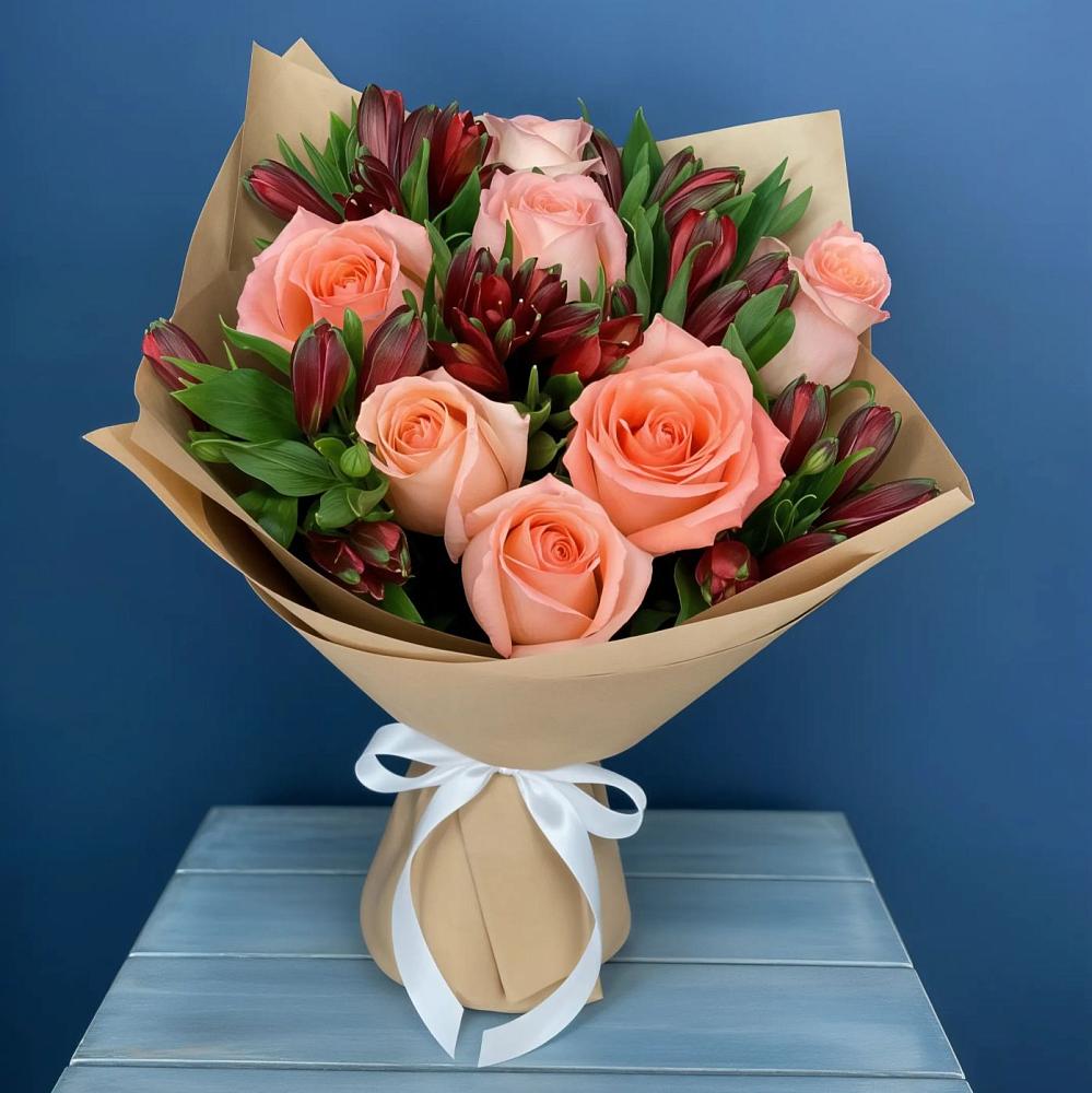 Букет цветов из: Розы и Альстромерии в Полурядинки