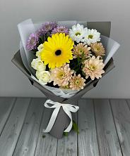 Букет цветов из:  Розы, Герберы и Хризантемы в Полурядинки