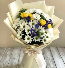 Букет цветов из:  Ирисы, Хризантемы и Розы #REPLACE_PRED# Полурядинки