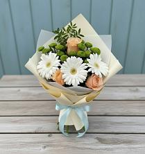 Букет цветов из:  Герберы, Розы и Хризантемы в Полурядинки