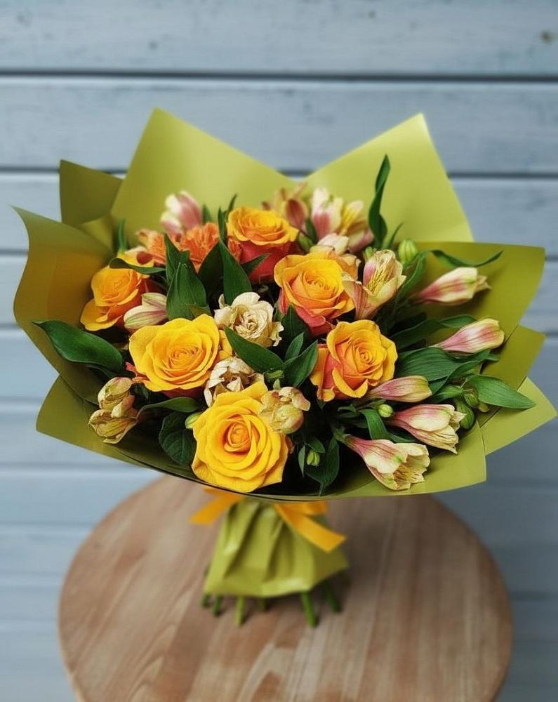 Букет цветов из: Альстромерии и Розы в Полурядинки