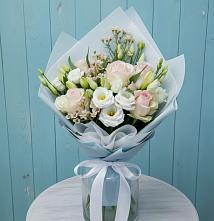 Букет цветов из:  Розы и Лизиантусы в Полурядинки
