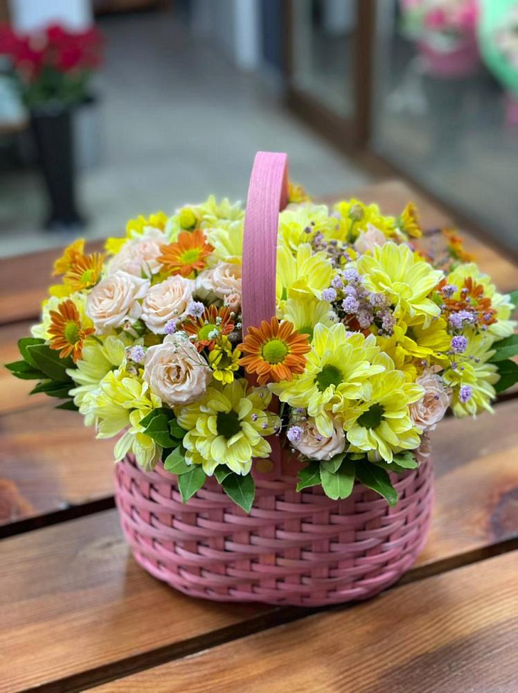 Цветочная композиция из Хризантемы и Розы в корзине в Полурядинки