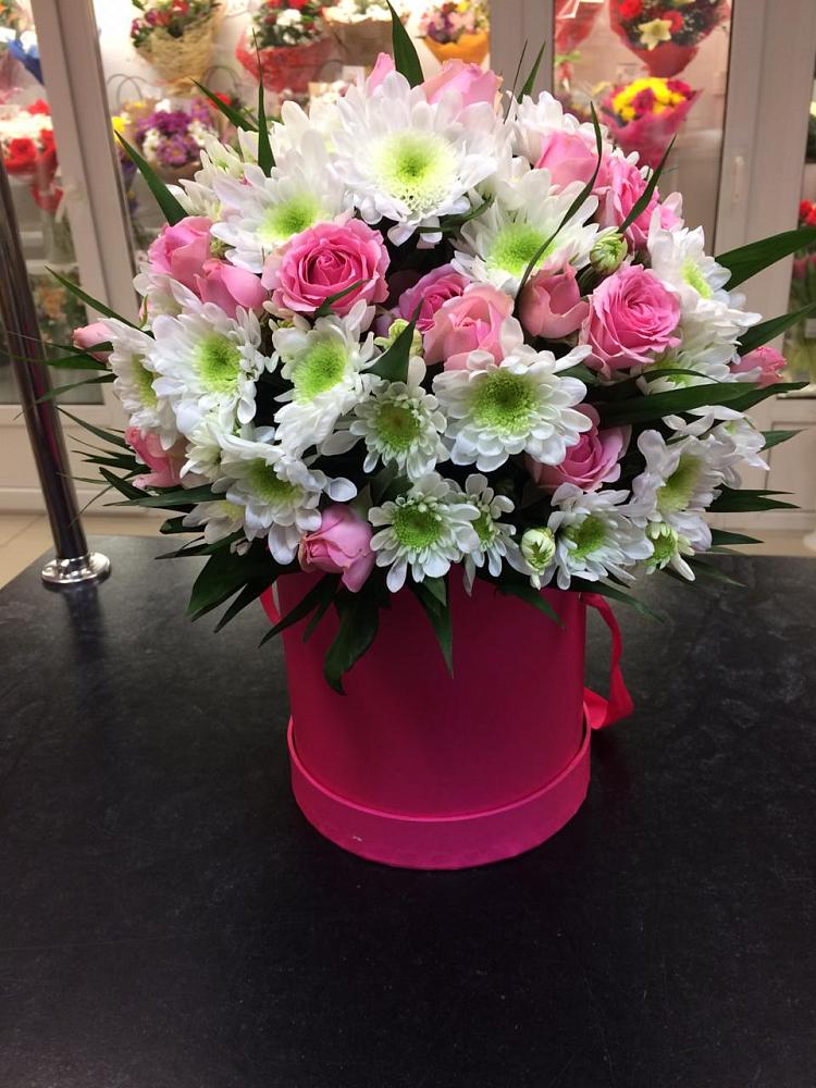 Цветочная композиция из Розы и Хризантемы в шляпной коробке в Полурядинки