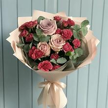 Букет цветов из:  Гвоздики и Розы в Полурядинки
