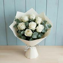 Букет Белые розы в Эвкалипте в Полурядинки