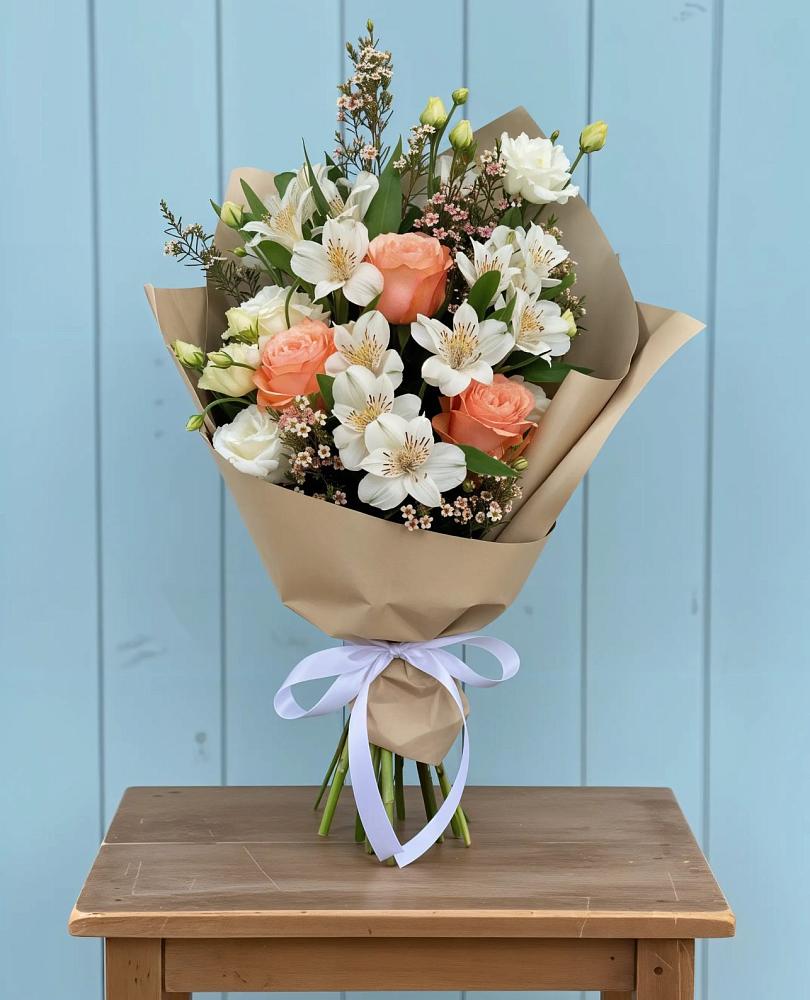 Букет цветов из: Альстромерии, Лизиантусы, Розы и Хризантемы в Полурядинки